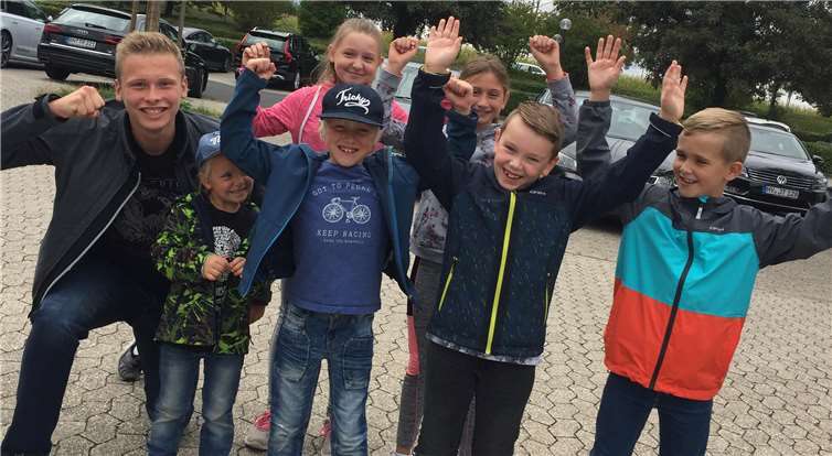 Total viel Spaß hatten die Kinder und auch die Leiter bei ihrem Dorfspiel.privat