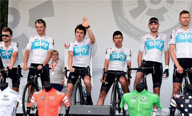 Tour-de-France-Sieger Geraint Thomas mit seinen Teamkollegen vom Team Skey vor dem Start zur Königsetappe durch die Eifel.BURG