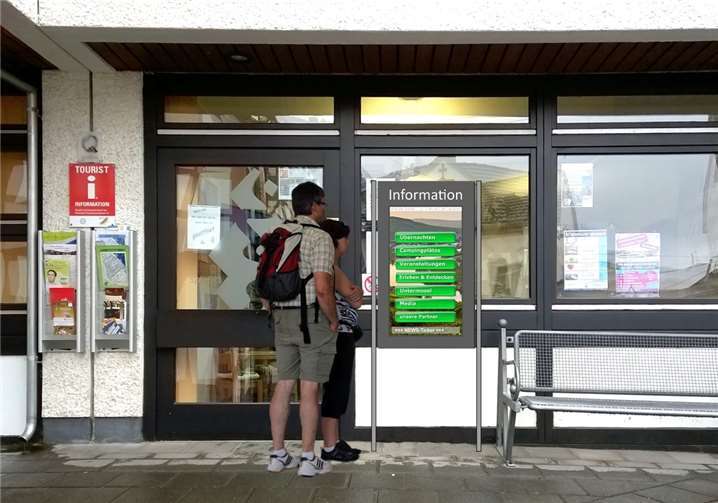 Touristisches Informationsterminal in Rhens. Verbandsgemeinde Rhein-Mosel