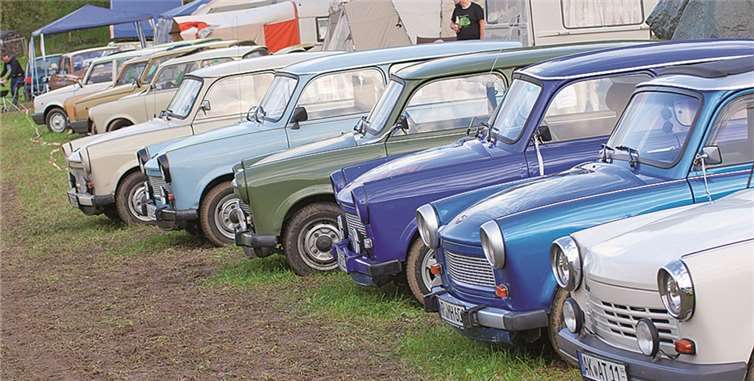 Trabis aller Couleur gaben sich in Döttesfeld ein Stelldichein. -WT-
