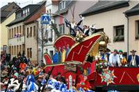 Traditionell am Ende des Umzuges: Der Prinzenwagen mit seiner Tollität Prinz Han...