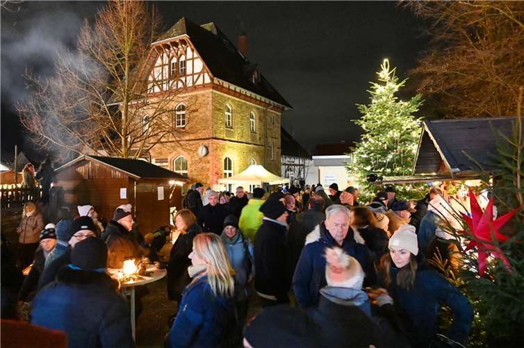 Traditionell fand am ersten Adventswochenende in Bad Bodendorf der Weihnachtsmarkt statt. Fotos: RASCH