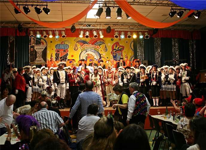 Traditionell geben sich beim Kolpingball in Nievern die Tollitäten aus der Umgebung ein Stelldichein.