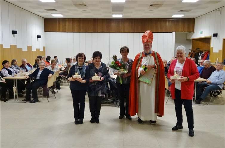 Traditionell kommt im Dezember der Nikolaus zum Seniorentreff in Eich. Foto: privat