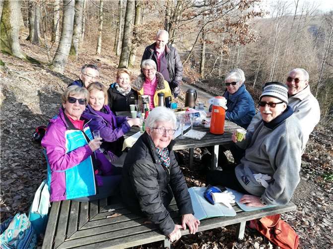 Traditionell konnte das Picknick nach dem Schmücken die Gruppe belohnen und stärken.