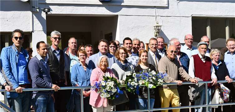 Traditionell öffnet das Bad Bodendorfer Freibad unter großer Beteiligung der Öffentlichkeit als erstes in der Region seine Pforten. Fotos: RASCH