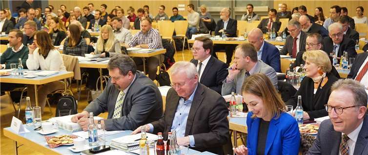 Traditionell tagte der Kreistag zum Abschluss des Jahres in der David-Roentgen-Schule. Fotos: FF