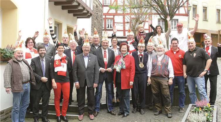Traditionell trafen sich am 11.11. die CKG-Offiziellen, um bei viel prickelnder Karnevals-Brause standesgemäß die 5. Jahreszeit willkommen zu heißen.TE