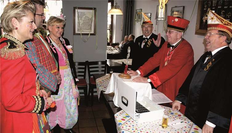 Traditionell verwandelte sich die Erpel Gaststätte „Om Maat“ in den KG-Gerichtshof. DL