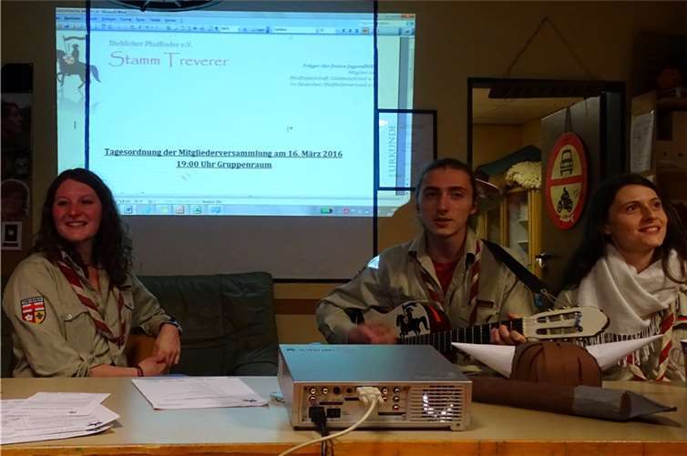 Traditionell wurde die Versammlung mit dem Stammeslied der Treverer eröffnet. privat