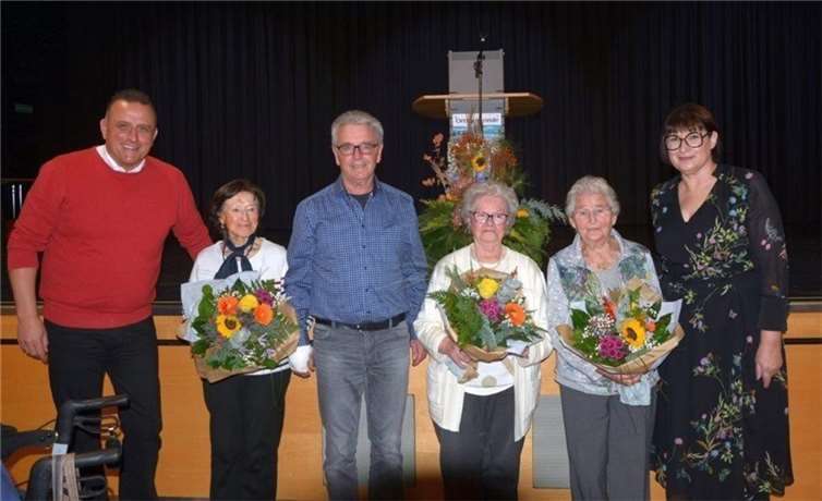 Traditionell wurden auch in diesem Jahr die ältesten anwesenden Bürgerinnen und Bürger besonders geehrt.  Foto: privat
