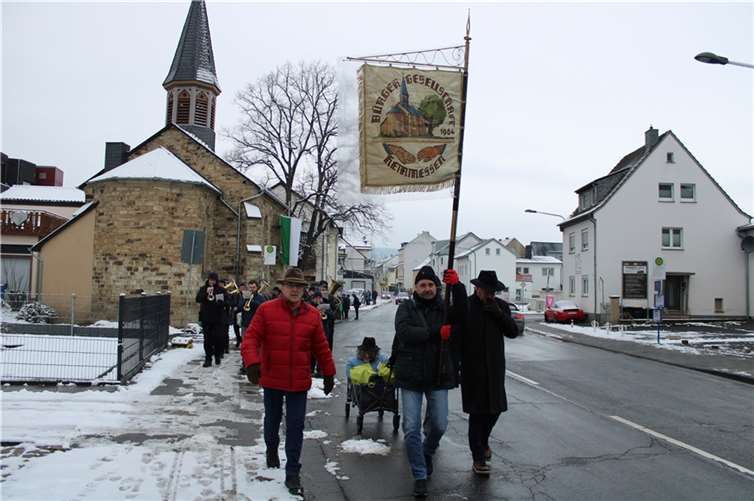 Traditionell zog der Kirmes-Festumzug durch Hemmessen. Fotos: DU
