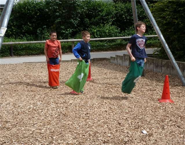 Traditionelle Kinderspiele standen wieder hoch im Kurs.