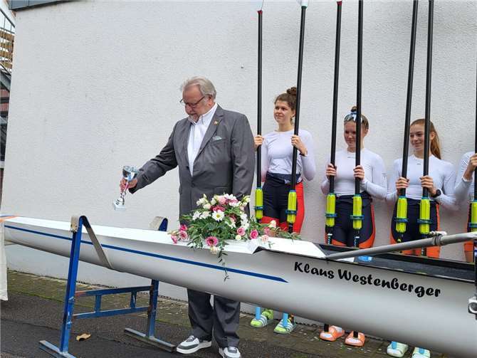 Neuer Doppelzweier „Klaus Westenberger“ getauft Traditionelles Abrudern in Lahnstein: Festlicher Abschluss mit neuer Bootstaufe. Foto: Katrin Westenberger/RGL