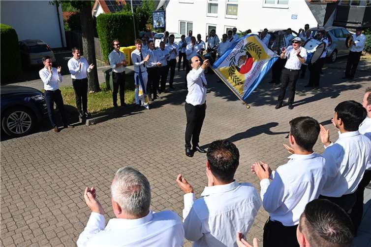 Traditionen sind in Westum wichtig, so auch das Fähndelschwenken.