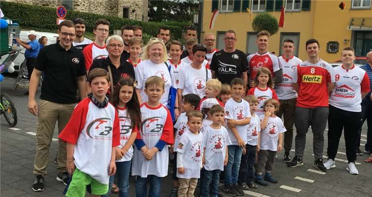 Traditionsbewusst nahmen zahlreiche Vereinsmitglieder am Bendorfer Kirmesumzug teil.Privat