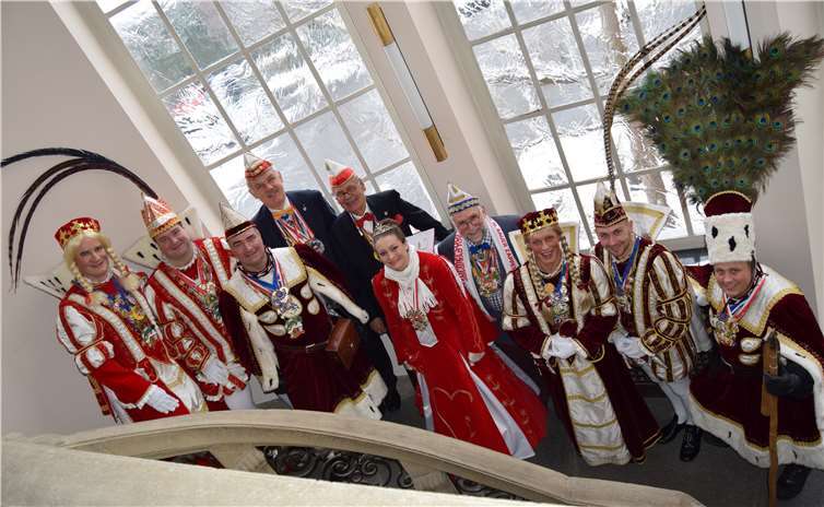 Traditionsgemäß empfing der Bürgermeister die Tollitäten im Rathaus. -EICH-