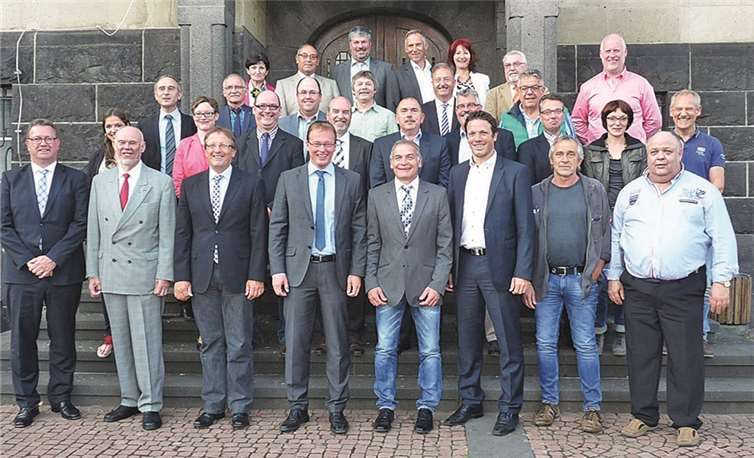 Traditionsgemäß stellen sich die Mitglieder des VG-Rates im Anschluss an die konstituierende Sitzung vor.SF