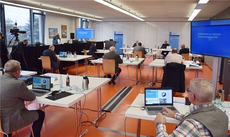 Traditionsveranstaltung Vollversammlung in neuem Format: der Austausch zur Tagesordnung und die Abstimmung zu Beschlüssen fand im Rahmen einer Hybridveranstaltung online statt. In der 120-jährigen Geschichte der Handwerkskammer Koblenz ein Novum. Fotos: HwK Koblenz