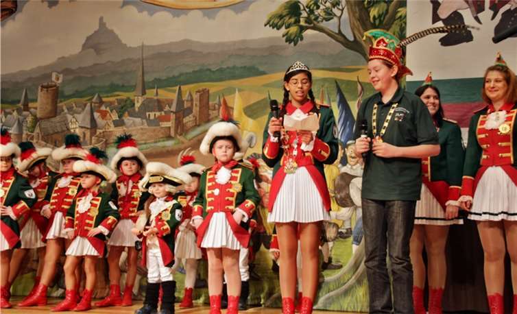 Tränen zum Abschied bei der Abdankung des bisherigen Kinderprinzenpaares, Prinz Bernhard I. und Prinzessin Chantal I.Stein