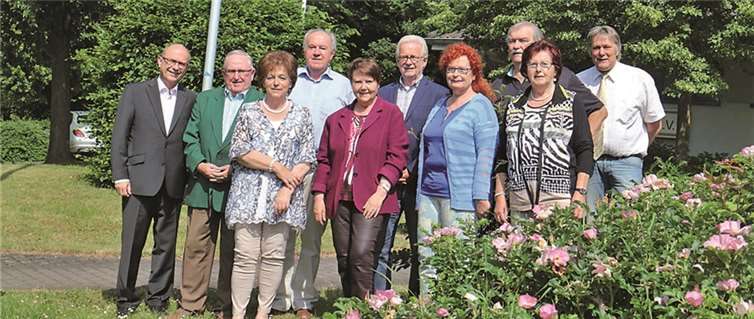 Trafen sich (v.l.): Bürgermeister Michael Kessler, Peter Speier, Rita Rehfisch, Erster Beigeordneter Bernhard Wiemer, Elfriede Zacharias, Manfred Hendrichs, Hedi Schenk, Harry Stehl, Gudrun Treger und Thomas Beckgerd. privat