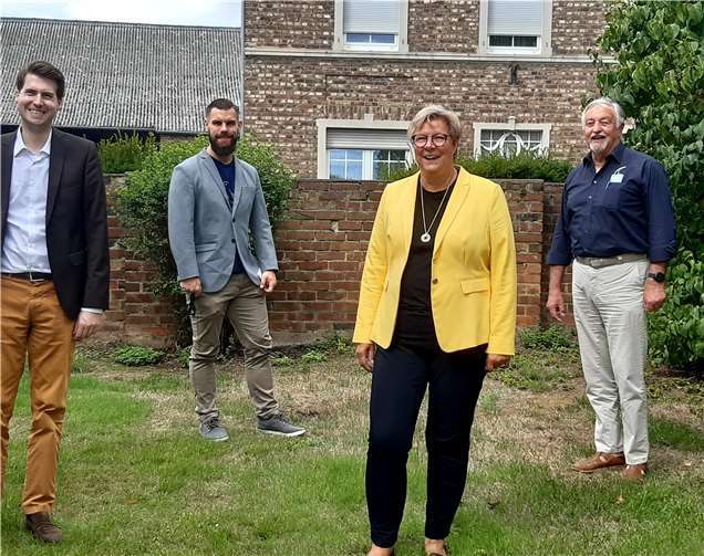 Trafen sich zum Gespräch (v.l.n.r.): Michael Heider, Dennis Forst, Bürgermeisterin Petra Kalkbrenner, Gerhard Bubel; nicht im Bild: Sascha Seniuk, Monika Wolf-Umhauer, Dagmar Jakobs-Arff, Björn Zimmer und Helga Wagner.Foto: FDP Swisttal