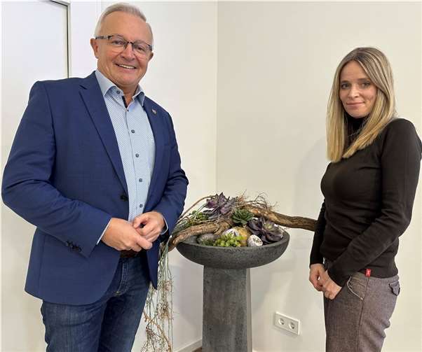 Trafen sich zum Ideenaustausch: Landrat Achim Hallerbach und Melitta Fechner von der Kassenärztlichen Vereinigung Rheinland-Pfalz.  Foto: Thomas Herschbach