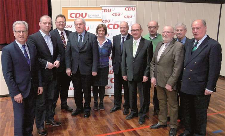 Trafen sich zur Aufstellung der Liste (v.l.n.r.): Josef Dötsch, Christoph Helling, Georg Moesta, Bernhard Wiemer, Dr. Ute Stuhlträger Fatehpour, Adi Weiland, Michael Kessler, Gerd Born, Werner Dietz, Gerno Schäfer, Hajo Stuhlträger. privat