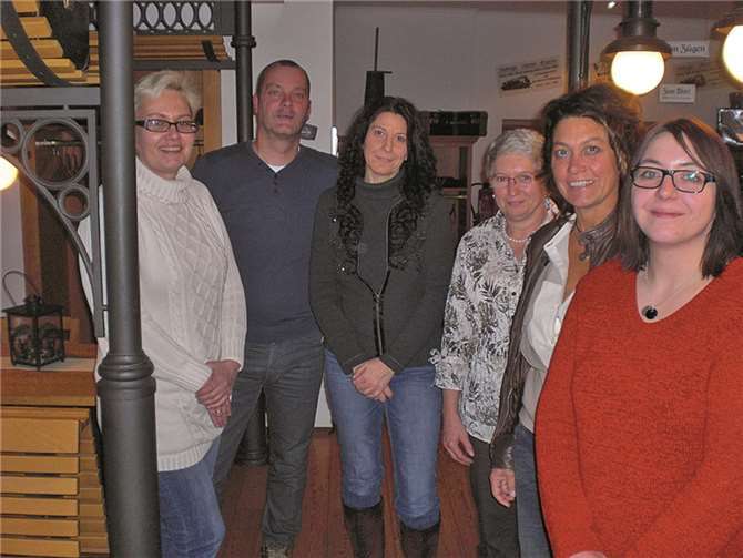 Trafen sich zur achten Sitzung (v.l.): AK Vorsitzende Ute Schenk, Philippe Mathar (Grafikbüro“ Der Belgier“), Eva Flügge (Touristinformation VG Altenahr), Bärbel Schmitt („Eifelpension Schmitt“), Ulla Dismon (Tourismusförderung VG Altenahr), Tanja Huth (Ahrtaltourismus). privat