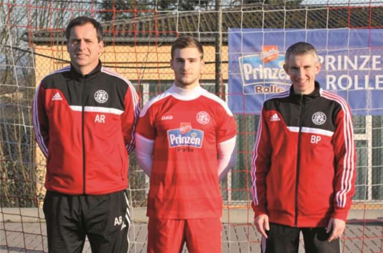 Trainer Arnd Rüber, Marvin Günther, Trainer Bernd Pauly (v.l.).privat