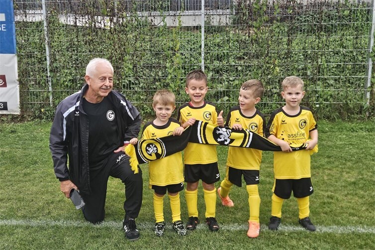 Trainer Bernd Münch mit seinen tapferen Bambini Lio Vitt, Luca Ferrauti, OskarSiegmund und Tom Wilden (v.l.)