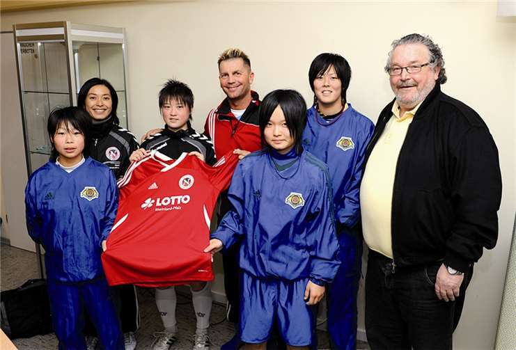 Trainer Colin Bell u. Herbert Kommer.