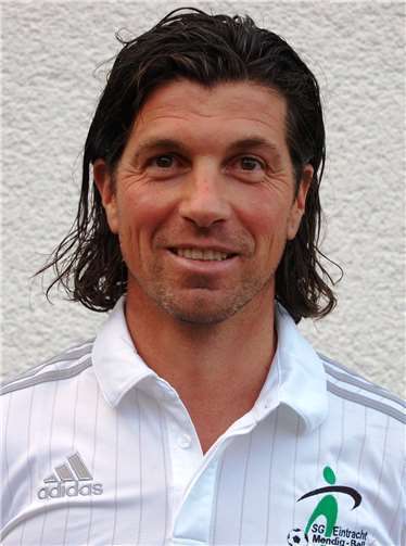 Trainer Cornel Hirt warnt seine Mannschaft eindringlich.SK