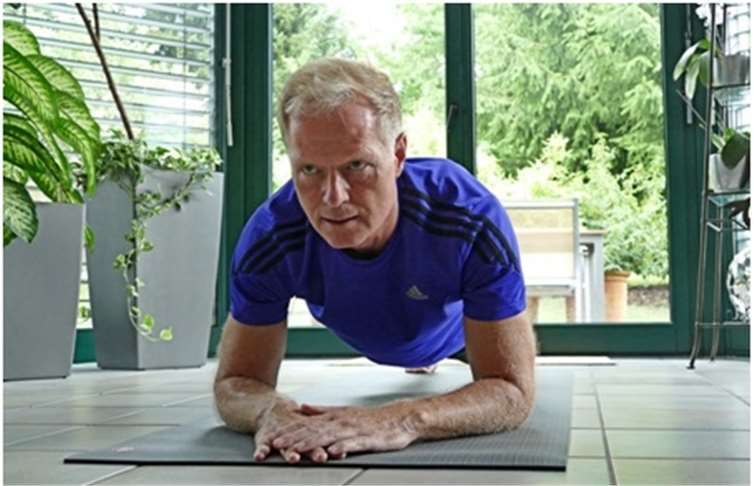 Trainer Gerhard Folz bietet Gesundheits-Kurse an. Privat