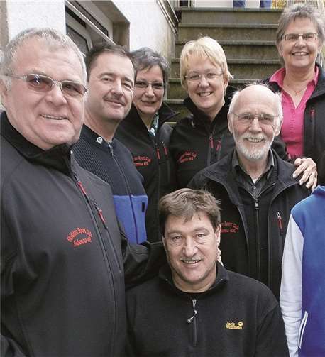 Trainer Horst Becker, Gerd Stenzel, Uli Krämer, Vera Hartmann, Birgit Becker, Robert Korden und Brigitte Arenz konnten sich über zwei Siege freuen.privat