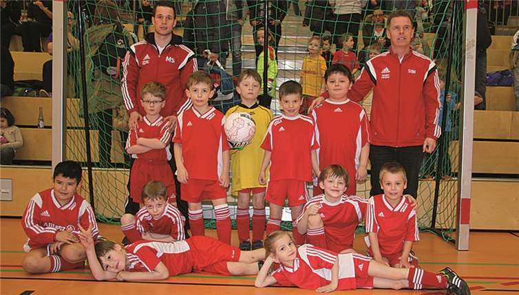 Trainer M. Siebert, L. Gries, Ph. Hirzmann, B. Liboth, L. Ockenfels, A. Stanke, Trainer Th. Siebert (stehend, v. l.) sowie J. Höse, T. Wagner, L. Riegel, F. Jütte, M. Kolfenbach und M. Christmann (unten, v. l.). privat