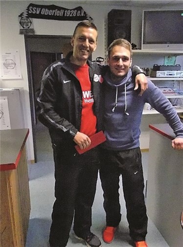 Trainer Michael Dauer mit dem Kapitän der SG I, Torben Roos.Privat