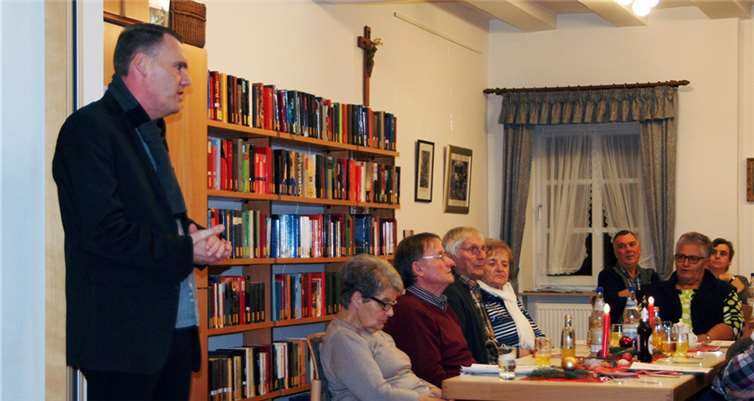 Trainer Rene Gratzki erläutert seine Visionen.Wolf Eggers, Sinzig-Franken