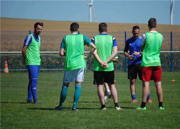 Trainer Sascha Wirtz (im blauen T-Shirt) zeigte sich mit der Vorbereitung zufrieden.  SK