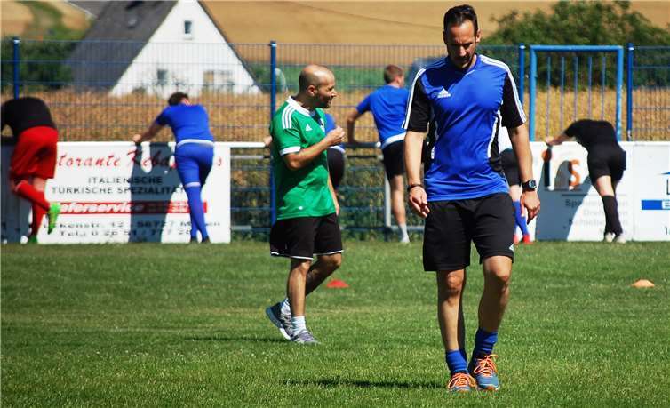 Trainer Sascha Wirtz (re.) wünscht sich ein wenig mehr Konstanz.-SK-