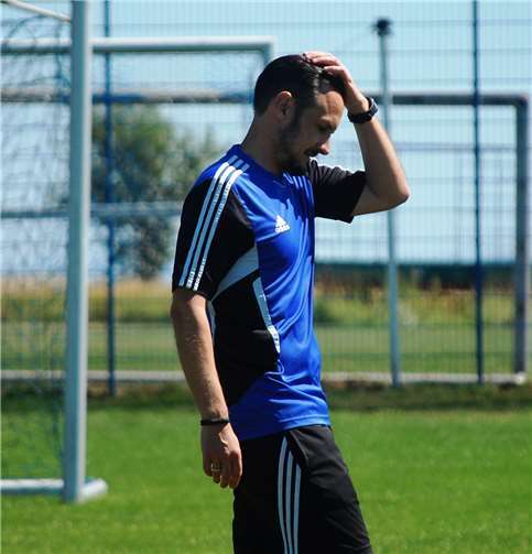 Trainer Sascha Wirtz wusste nicht so recht, ob er sich freuen oder ärgern sollte.  SK