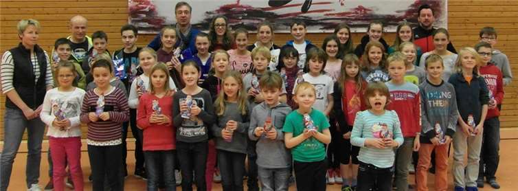 Trainer und Athleten des TSV beim Jahresausklang.privat