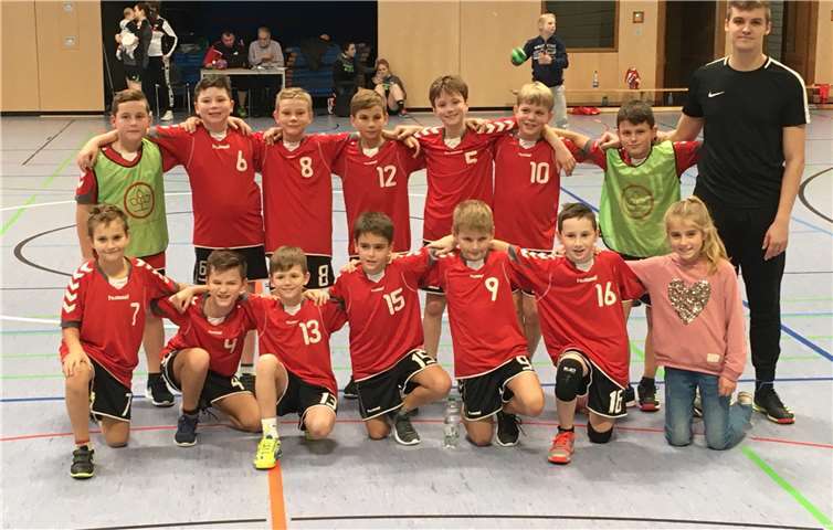 Trainer und das mitgereiste Publikum waren nach diesem Spiel besonders stolz auf den Erfolg des E-Jugend-Handballteam der TGO.Foto: privat