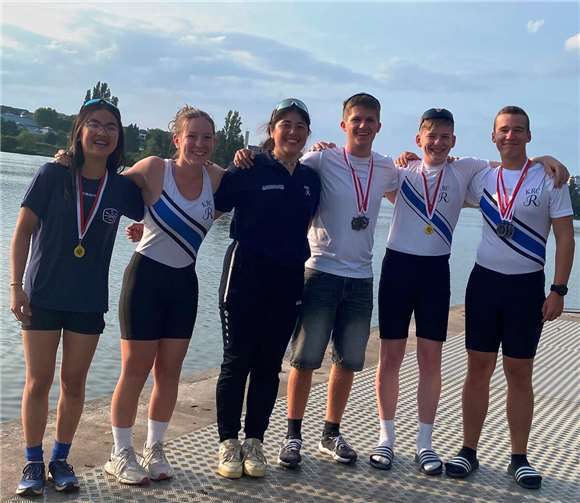 Trainerin Aliya Schwan (3.v.l.) mit ihren Sportlern: v.l. Le Phuong Anh Nguyen, Clara Schmidt, Tobias Höfer, Philipp Vogel und Jonas Schmidt. Foto: