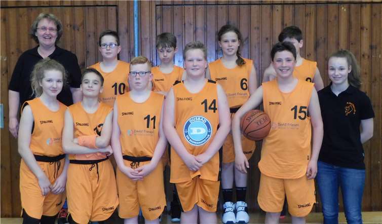 Trainerin Claudia Troß, Simon Jucknat, Dominik Friesen, Dana Blum, Ben Horn (hinten); Ines Happ,Niclas Fuß, Marvin Rath, Leon Rockenfeller, Bjarne Laser und Co-Trinerin Pailina Neitzert (vorne). Privat