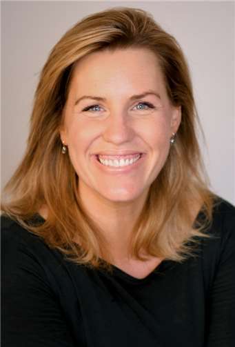 Trainerin und Bestseller-Autorin Nicole Staudinger befreit Frauen aus der ungewollten Sprachlosigkeit: mit praktischen Tipps zum schlagfertigen Kontern stärkt sie das Selbstbewusstsein von Frauen. Foto: Raschke Entertainment