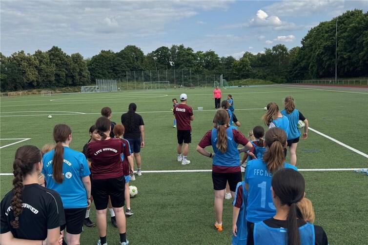 Training 1. FFC Neuwied- einziger reiner Mädchen und Frauenverein in der Region