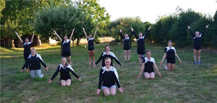 Training im Grünen – Showtanzgruppe Lützinck.Foto: privat