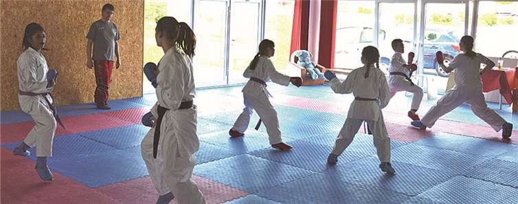 Training mit dem Top Nachwuchsteam des KSC und Trainer Uli Neumann. privat