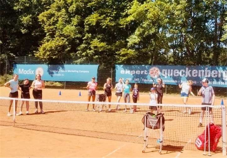 Training und Ferien-Kurse auf der Tennisanlage Eich. Fotos: privat